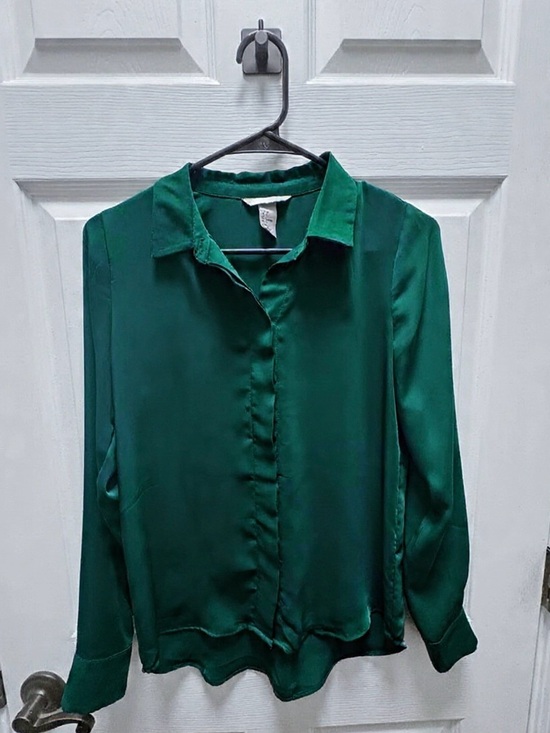 H&M Tops - Women’s H&M Deep Emerald Green Satin Button-Front Shirt